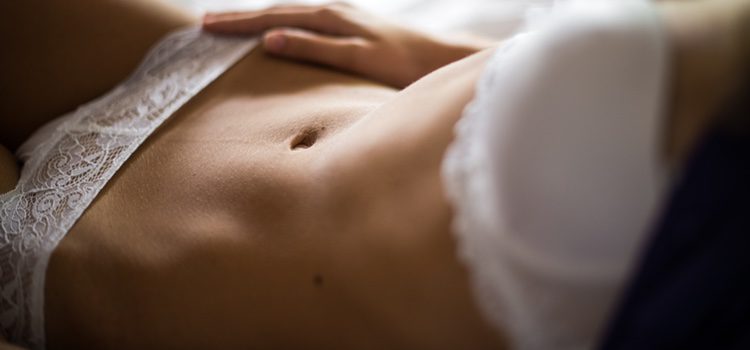 Controlando los músculos de la vagina, las mujeres pueden hacer diferentes movimientos
