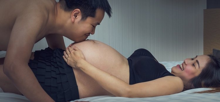 Tener el vientre muy abultado puede hacer que el sexo se convierta en algo creativo y juguetón
