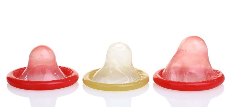 Existen marcas que fabrican preservativos que incorporan tanto lubricante efecto calor y estrías y puntos