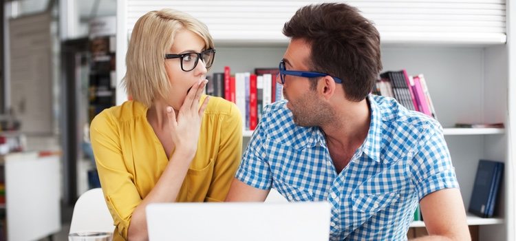 Si vas a pedir matrimonio en el trabajo debes hablar con los jefes antes de hacerlo