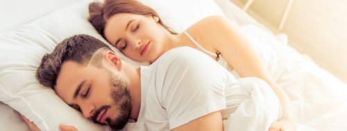 Cómo comportarte cuando duermes por primera vez con tu pareja