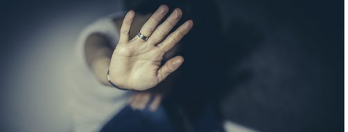Cómo ayudar a una mujer maltratada por su pareja