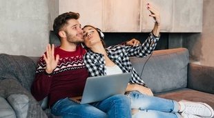 Mi pareja comparte nuestra vida en las redes sociales: ¿Cómo le hago parar?