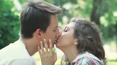 Todo lo que debes saber sobre el primer beso
